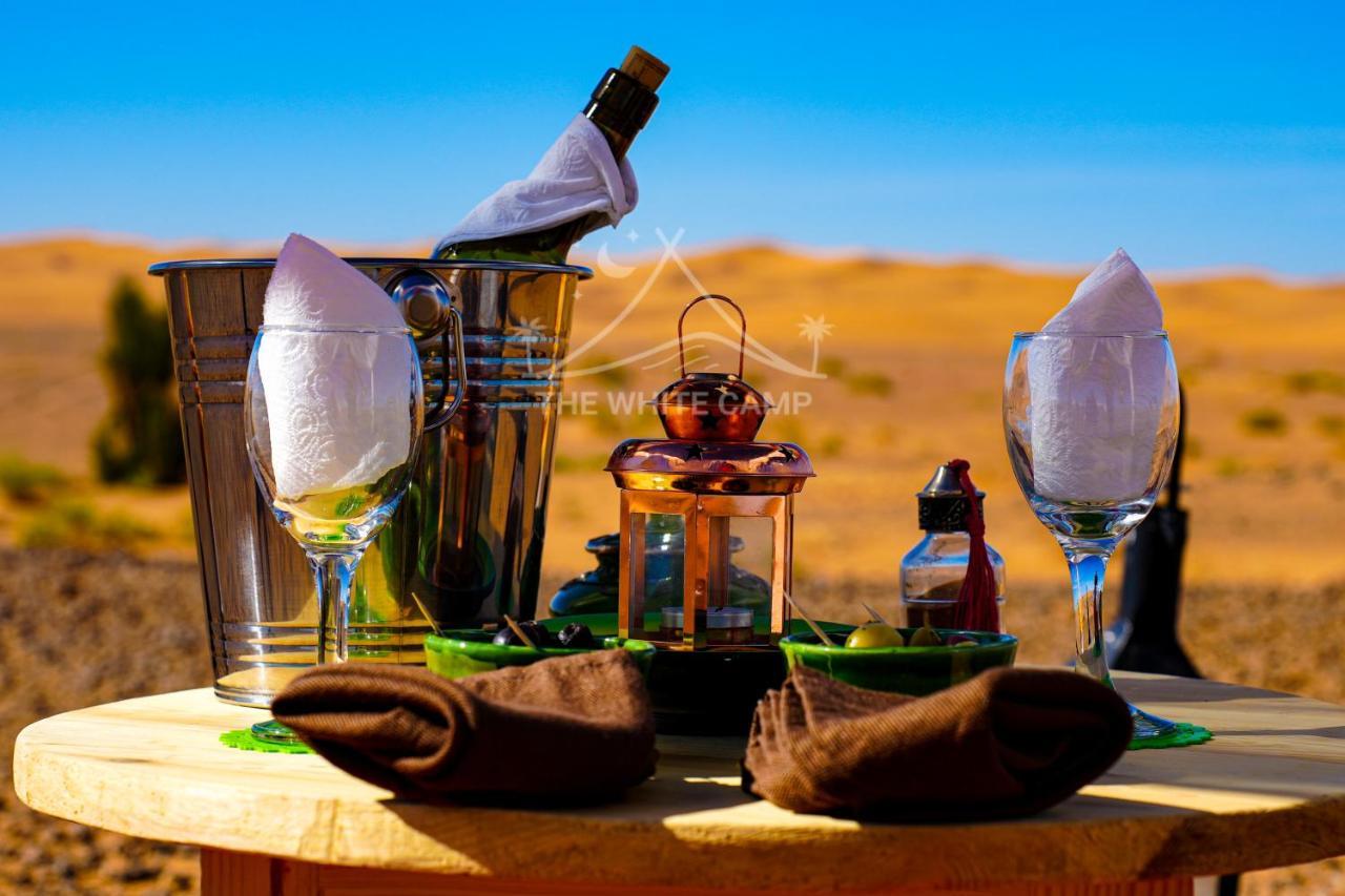 The White Camp - Your Merzouga Luxury Desert Camp & Erg Chebbi Dunes Camel Riding Εξωτερικό φωτογραφία