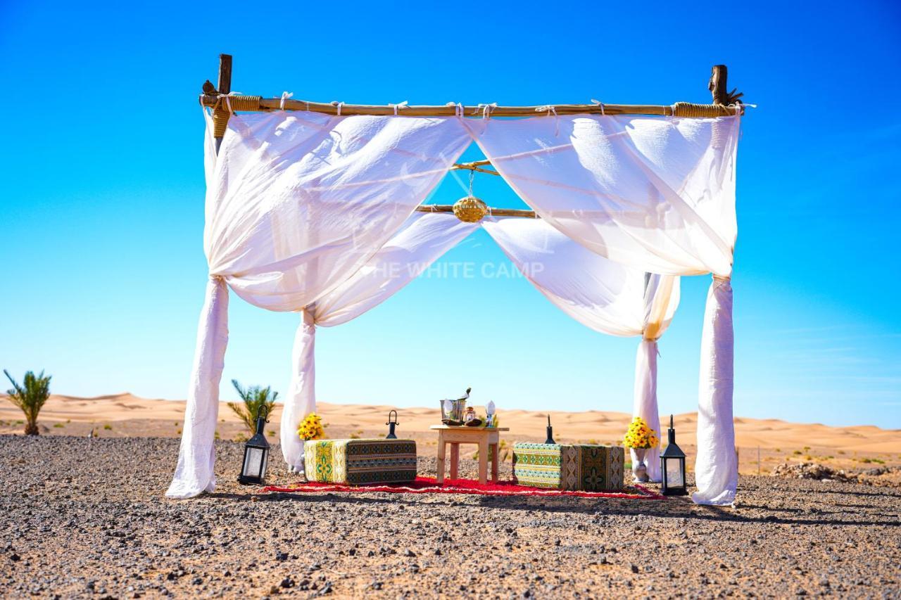 The White Camp - Your Merzouga Luxury Desert Camp & Erg Chebbi Dunes Camel Riding Εξωτερικό φωτογραφία
