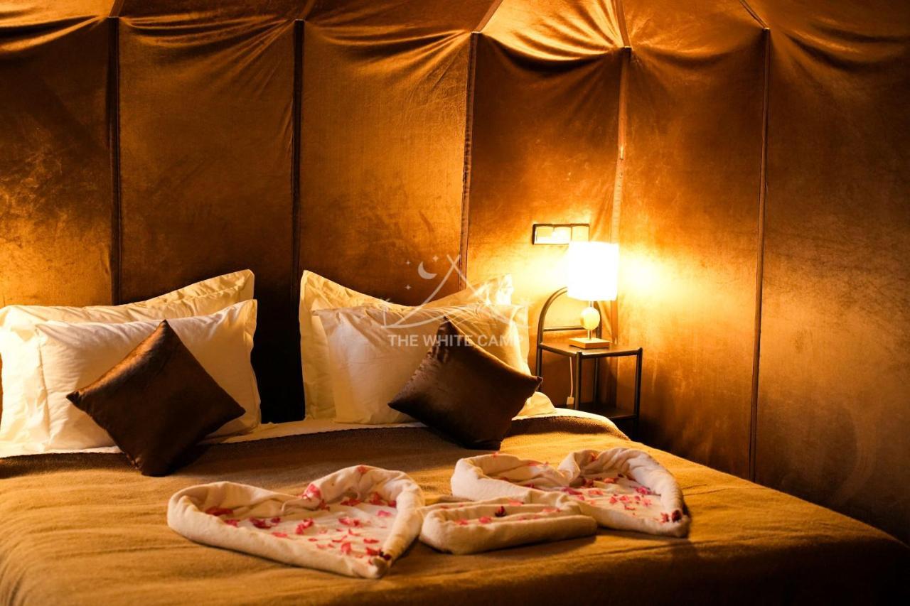 The White Camp - Your Merzouga Luxury Desert Camp & Erg Chebbi Dunes Camel Riding Εξωτερικό φωτογραφία