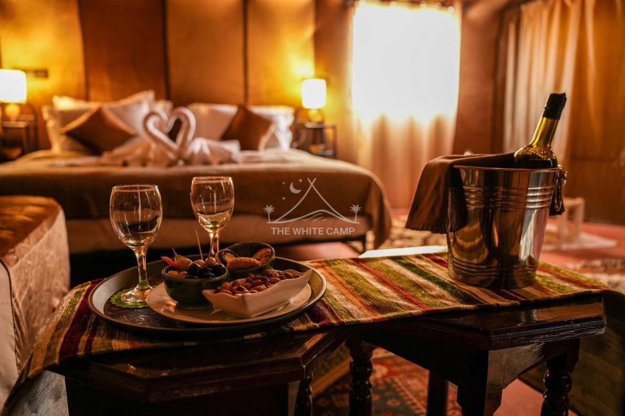 The White Camp - Your Merzouga Luxury Desert Camp & Erg Chebbi Dunes Camel Riding Εξωτερικό φωτογραφία