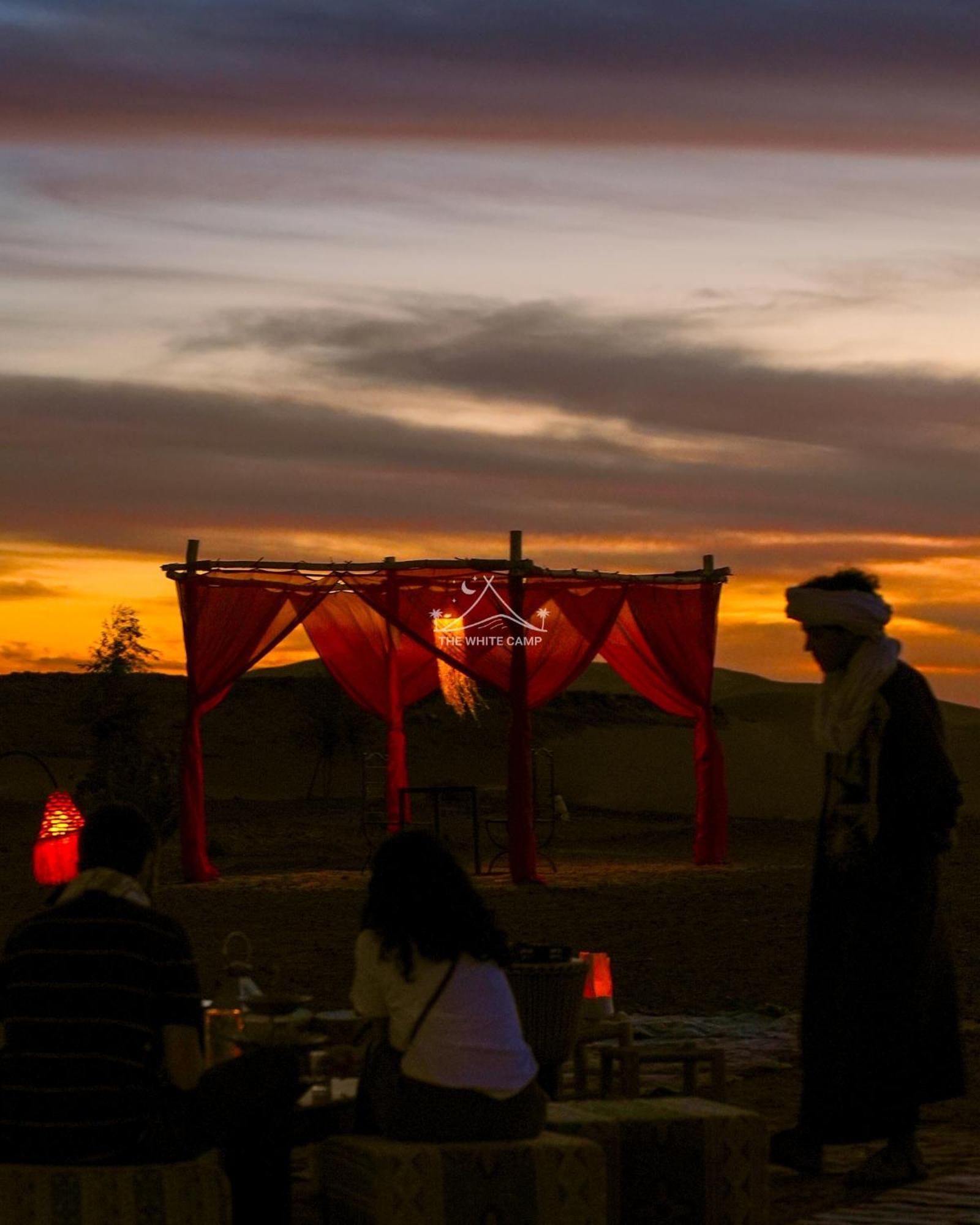 The White Camp - Your Merzouga Luxury Desert Camp & Erg Chebbi Dunes Camel Riding Εξωτερικό φωτογραφία