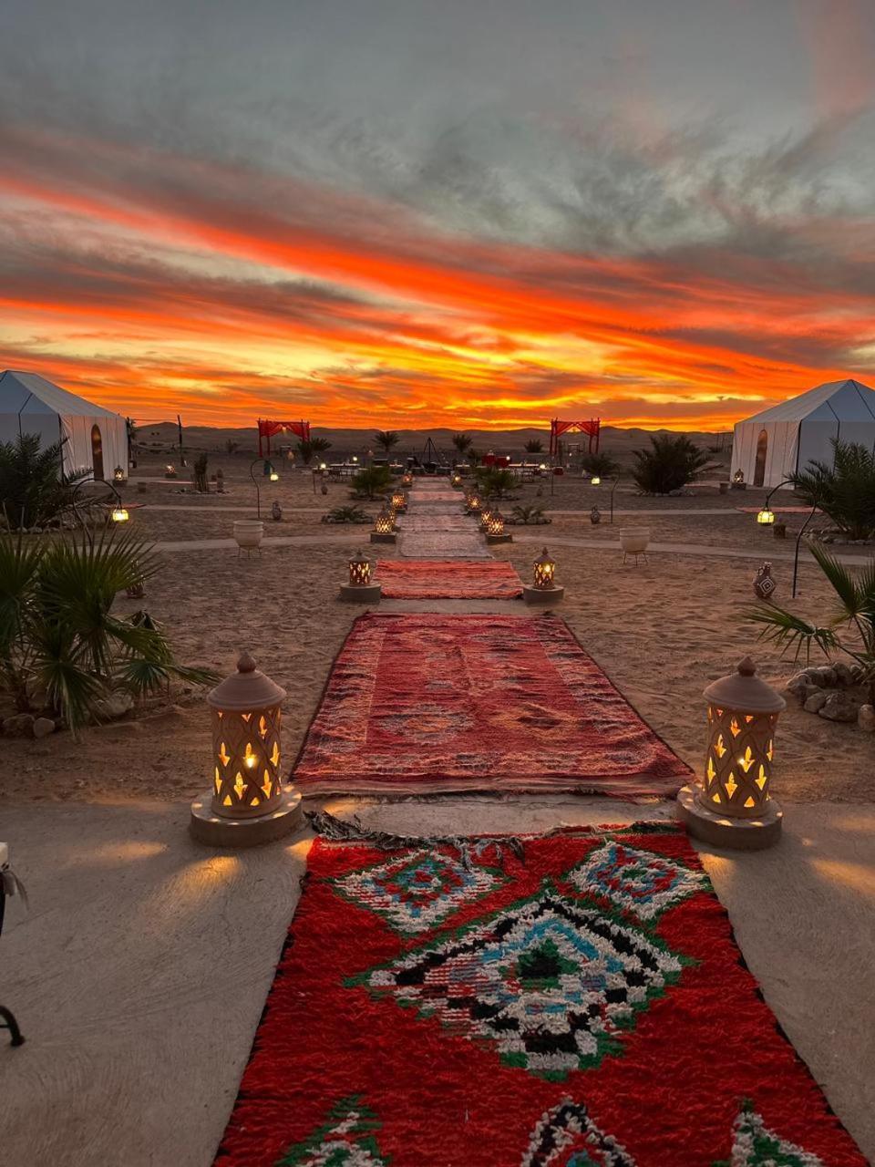 The White Camp - Your Merzouga Luxury Desert Camp & Erg Chebbi Dunes Camel Riding Εξωτερικό φωτογραφία