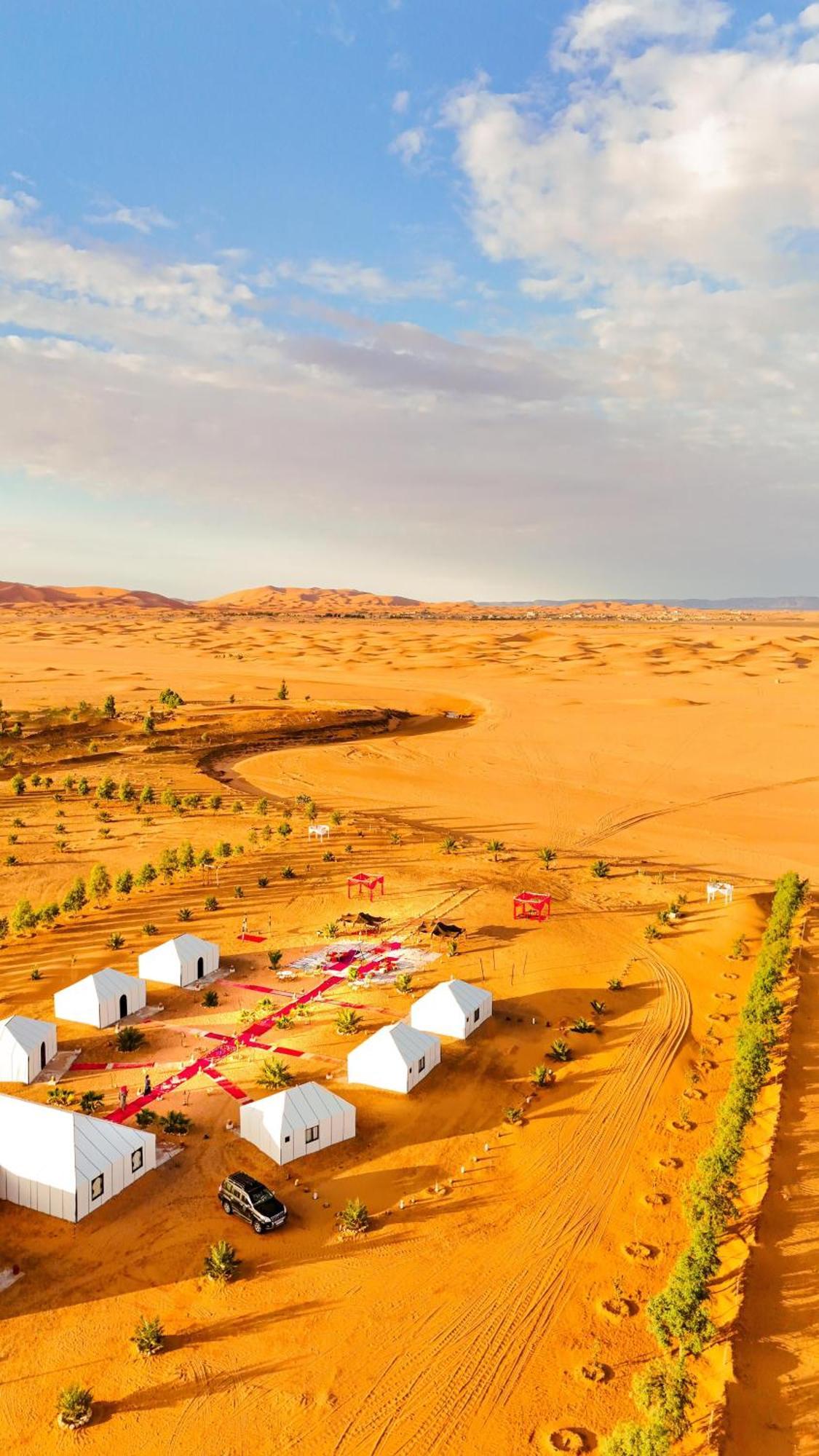 The White Camp - Your Merzouga Luxury Desert Camp & Erg Chebbi Dunes Camel Riding Εξωτερικό φωτογραφία